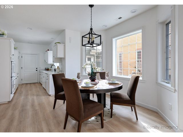 872 Ne PACIFIC Dr, Fairview, OR 97024