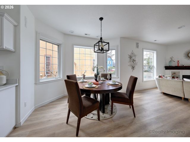 872 Ne PACIFIC Dr, Fairview, OR 97024