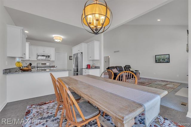 30232 Berghway Trail, Warren, MI 48092