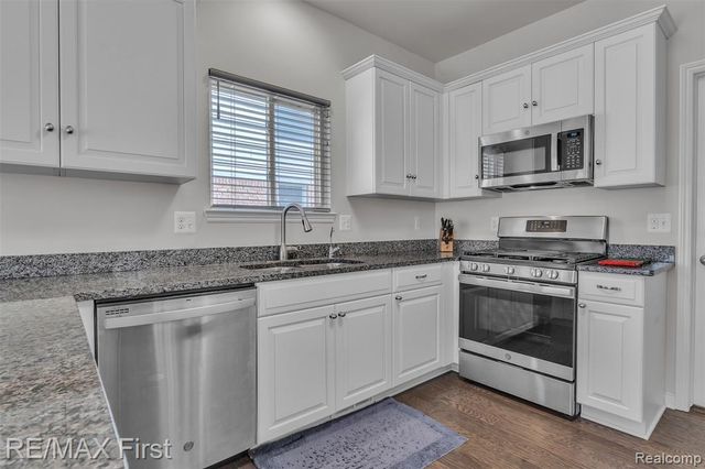 30232 Berghway Trail, Warren, MI 48092