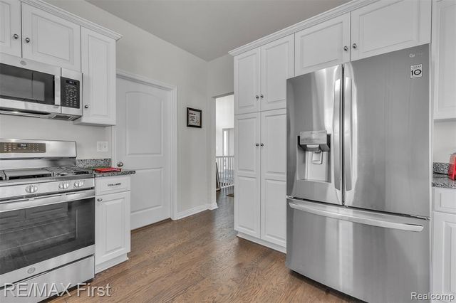 30232 Berghway Trail, Warren, MI 48092