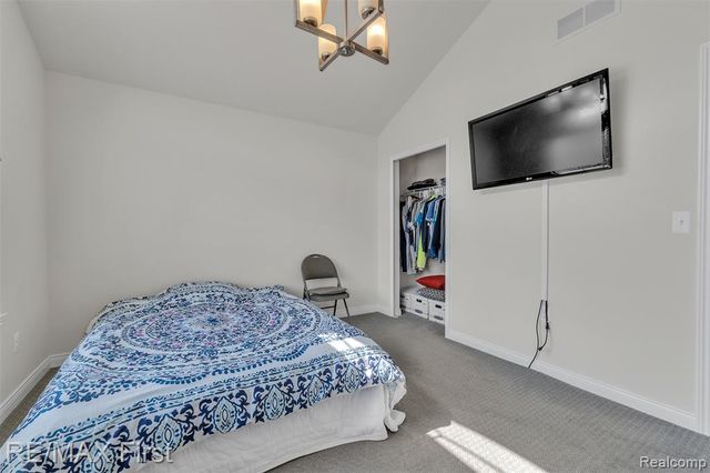 30232 Berghway Trail, Warren, MI 48092