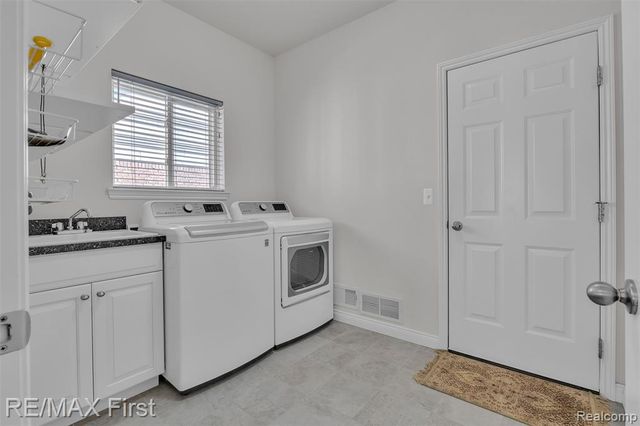 30232 Berghway Trail, Warren, MI 48092