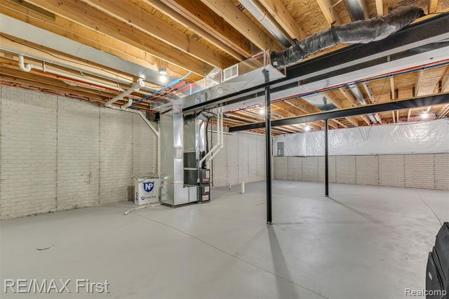 30232 Berghway Trail, Warren, MI 48092