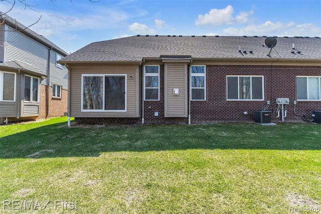 30232 Berghway Trail, Warren, MI 48092