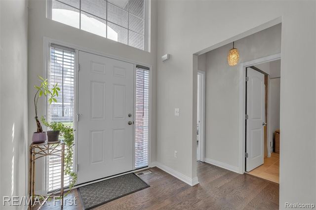 30232 Berghway Trail, Warren, MI 48092