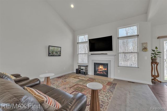 30232 Berghway Trail, Warren, MI 48092