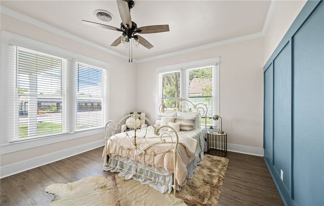 514 W 4th St, Sinton, TX 78387
