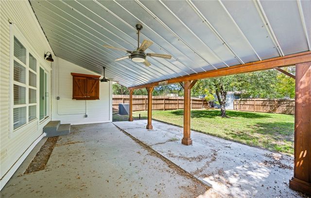 514 W 4th St, Sinton, TX 78387