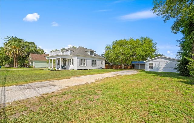 514 W 4th St, Sinton, TX 78387