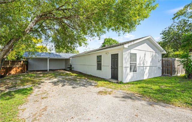 514 W 4th St, Sinton, TX 78387