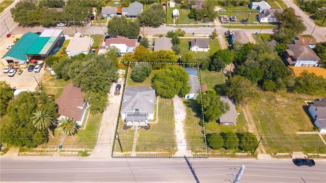 514 W 4th St, Sinton, TX 78387