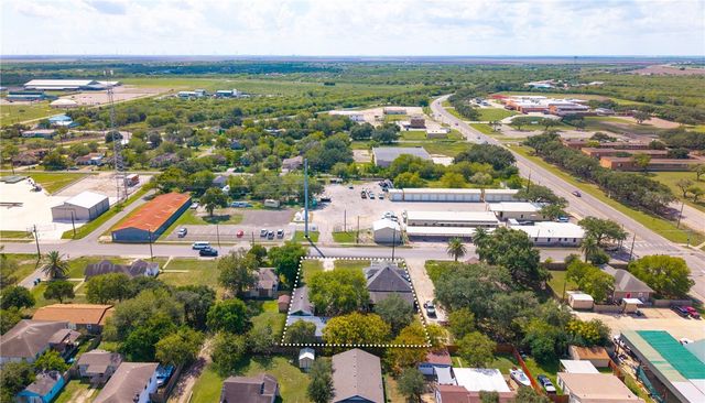 514 W 4th St, Sinton, TX 78387