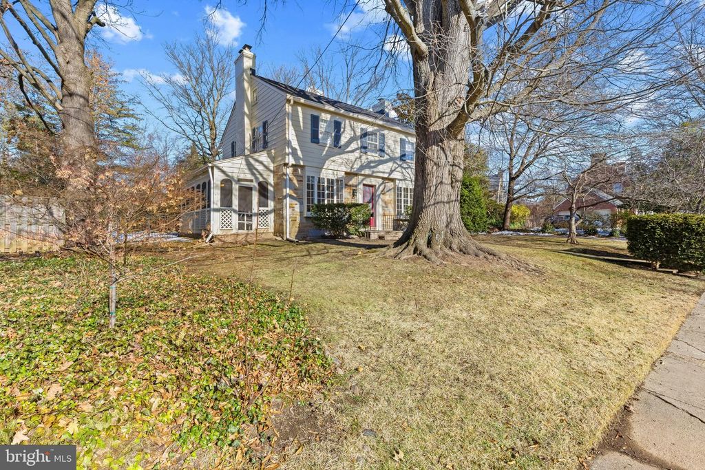 Image 3 of property listing at 104 GITTINGS AVE, Baltimore, MD 21212