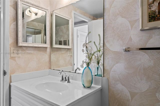 500 Three Islands Blvd 917, Hallandale Beach, FL 33009