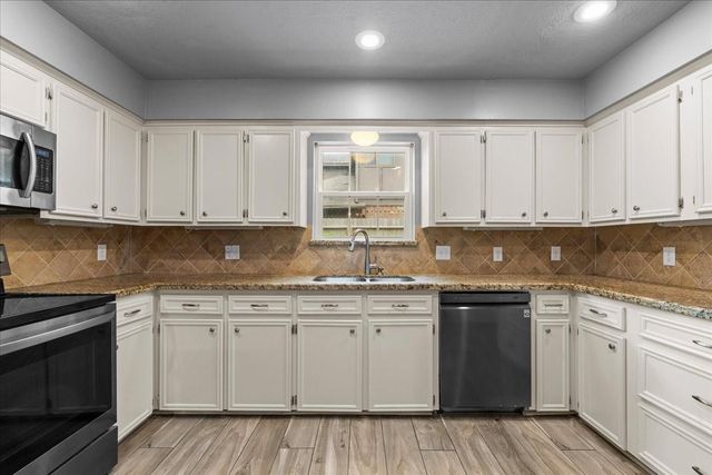 15814 Larkfield Drive, Houston, TX 77059