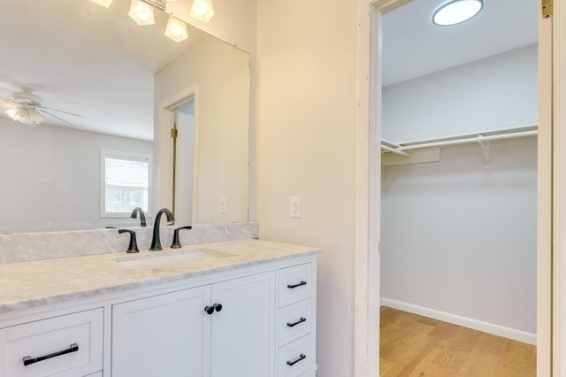 318 S Avenue C, Elgin, TX 78621