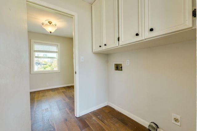 318 S Avenue C, Elgin, TX 78621