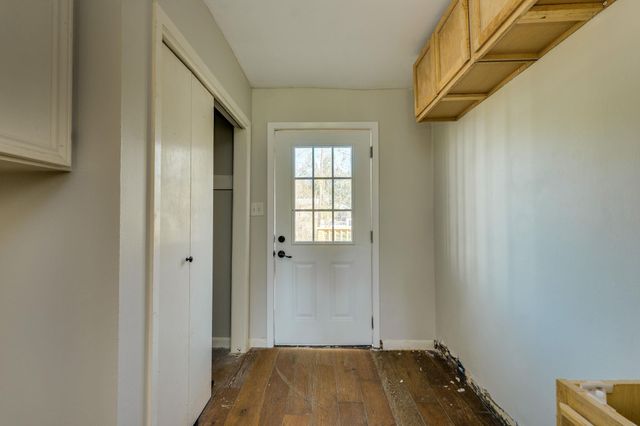 318 S Avenue C, Elgin, TX 78621