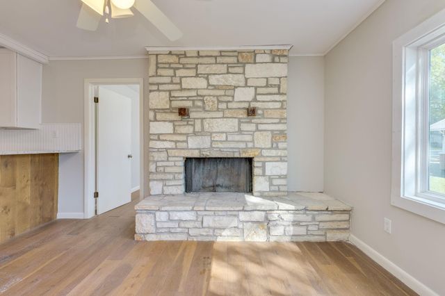 318 S Avenue C, Elgin, TX 78621