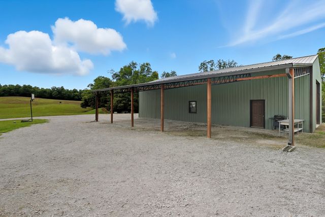 1275A Ennis Branch Rd, Mc Ewen, TN 37101