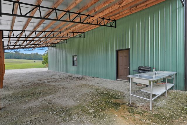 1275A Ennis Branch Rd, Mc Ewen, TN 37101