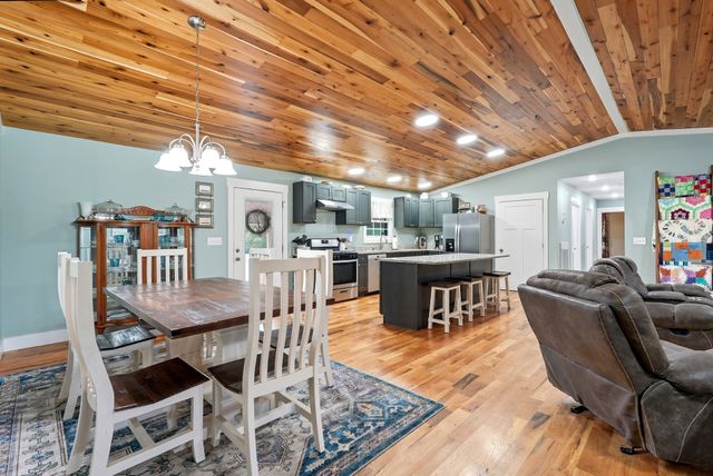 1275A Ennis Branch Rd, Mc Ewen, TN 37101