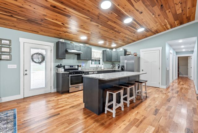 1275A Ennis Branch Rd, Mc Ewen, TN 37101