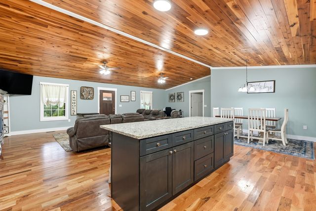 1275A Ennis Branch Rd, Mc Ewen, TN 37101