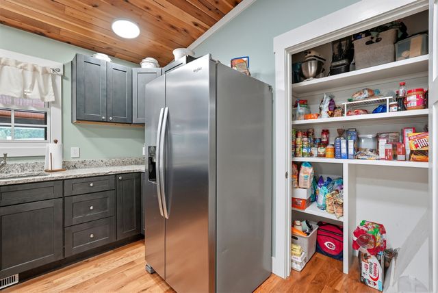 1275A Ennis Branch Rd, Mc Ewen, TN 37101