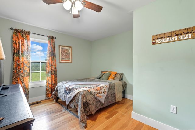 1275A Ennis Branch Rd, Mc Ewen, TN 37101