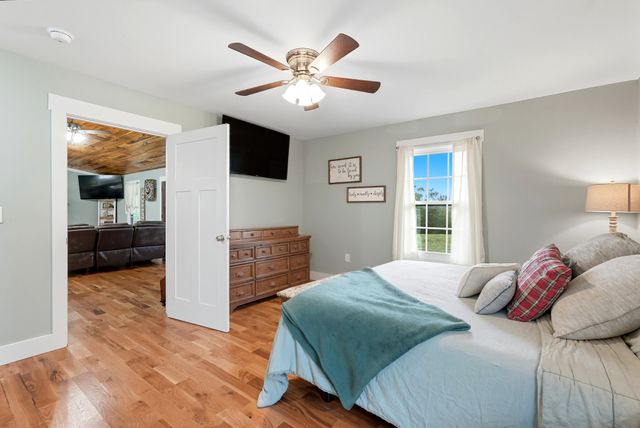 1275A Ennis Branch Rd, Mc Ewen, TN 37101