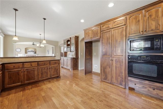 4229 S White Sands Court, Blue Springs, MO 64015