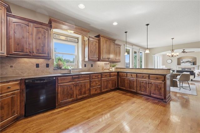 4229 S White Sands Court, Blue Springs, MO 64015