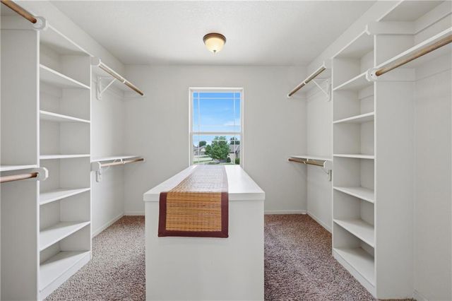 4229 S White Sands Court, Blue Springs, MO 64015