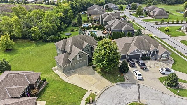 4229 S White Sands Court, Blue Springs, MO 64015