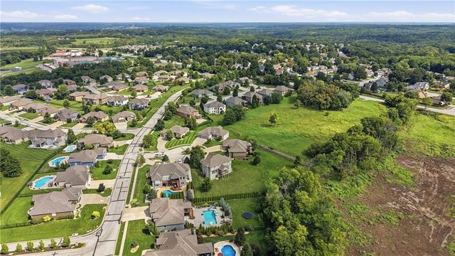 4229 S White Sands Court, Blue Springs, MO 64015