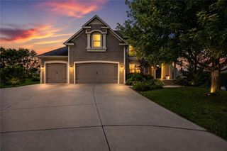 4229 S White Sands Court, Blue Springs, MO 64015