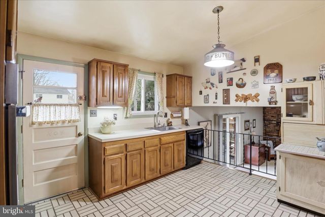 6911 PINE VALLEY DR, Glenn Dale, MD 20769