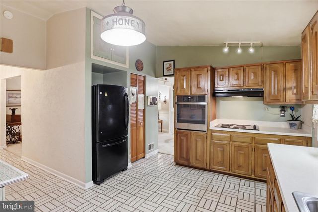 6911 PINE VALLEY DR, Glenn Dale, MD 20769