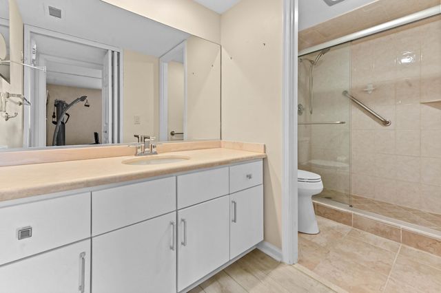 5250 Woodland Lakes Drive 327, Palm Beach Gardens, FL 33418