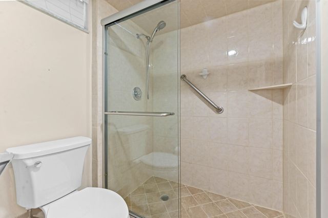 5250 Woodland Lakes Drive 327, Palm Beach Gardens, FL 33418