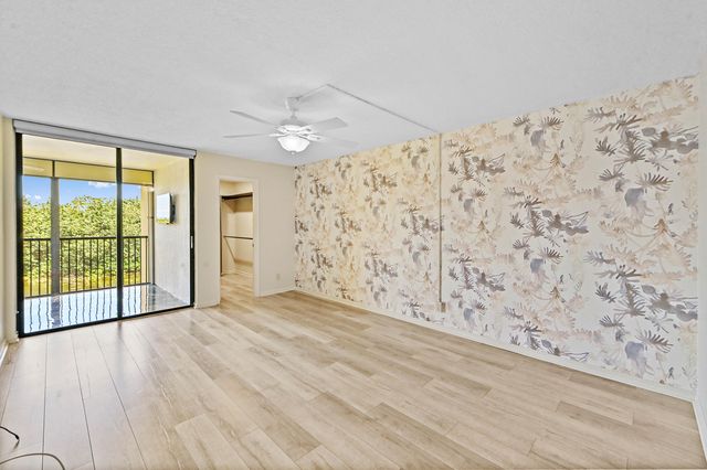 5250 Woodland Lakes Drive 327, Palm Beach Gardens, FL 33418