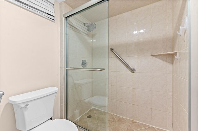 5250 Woodland Lakes Drive 327, Palm Beach Gardens, FL 33418