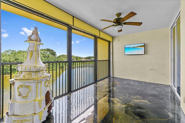 5250 Woodland Lakes Drive 327, Palm Beach Gardens, FL 33418