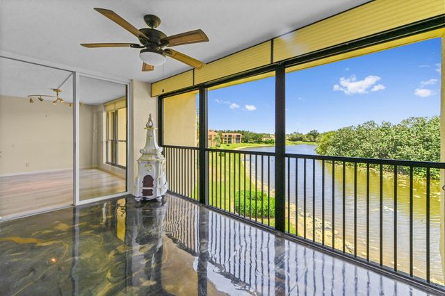 5250 Woodland Lakes Drive 327, Palm Beach Gardens, FL 33418
