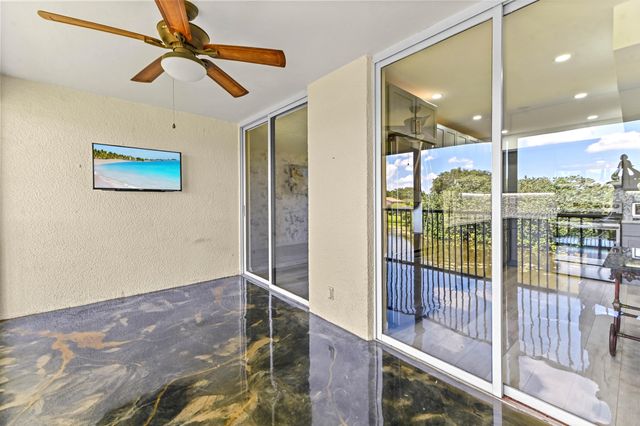 5250 Woodland Lakes Drive 327, Palm Beach Gardens, FL 33418