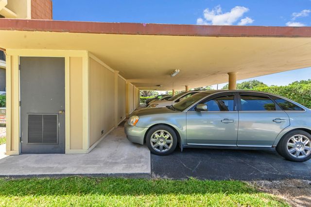 5250 Woodland Lakes Drive 327, Palm Beach Gardens, FL 33418