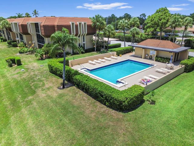 5250 Woodland Lakes Drive 327, Palm Beach Gardens, FL 33418
