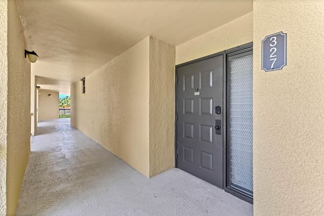 5250 Woodland Lakes Drive 327, Palm Beach Gardens, FL 33418